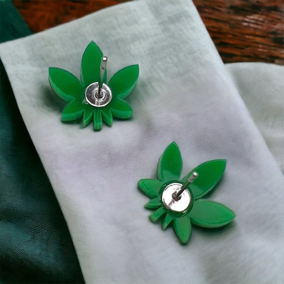 Handmade Cannabis Leaf Stud Earrings - Unique Weed Accessory! 🌿 Maple Leaf Studs - Picture 5 of 6